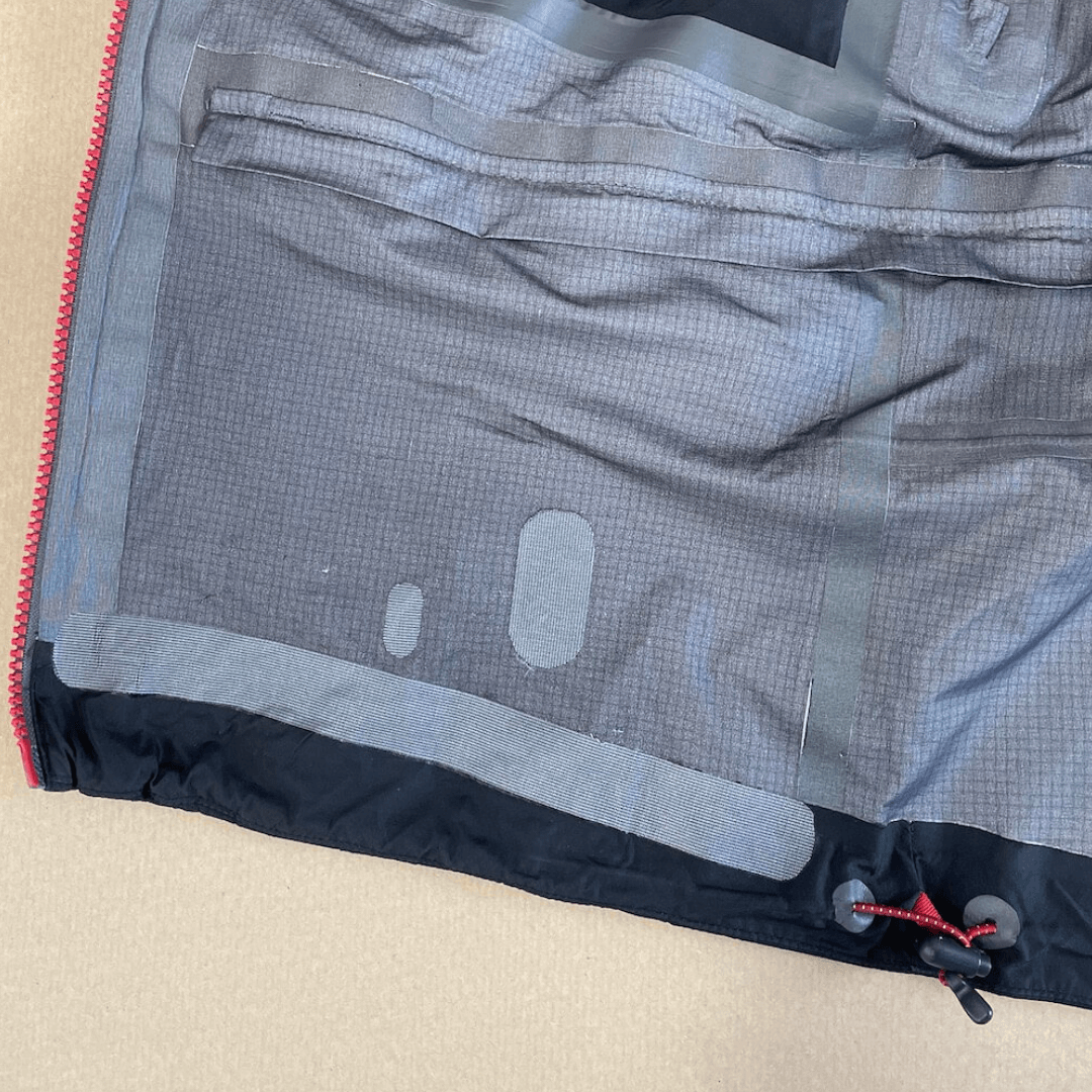 Veste Gore-Tex de trail réparé par Goodloop