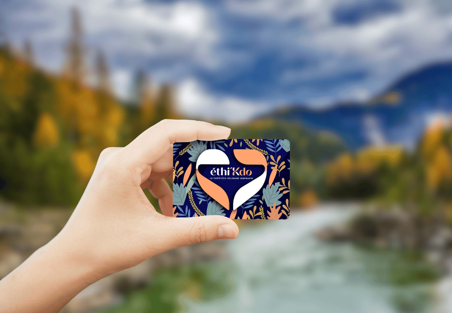 Carte ethi'kdo devant un paysage