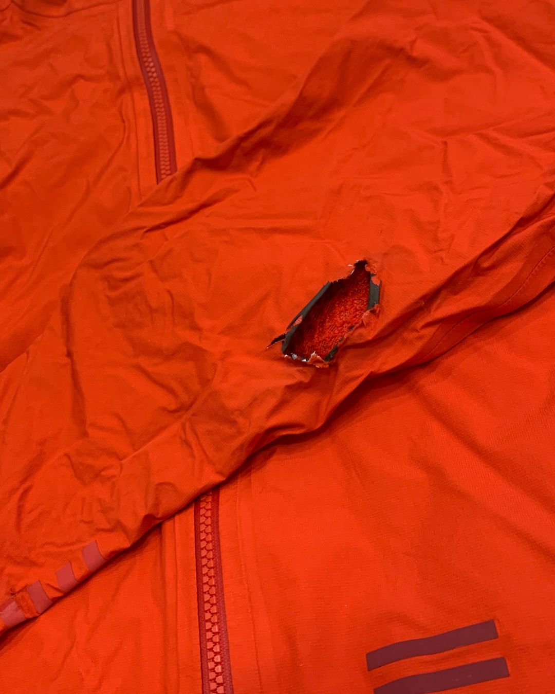 Veste de vélo troué à réparer